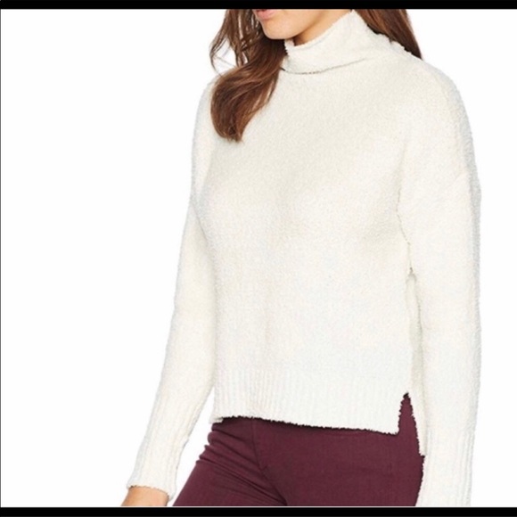 UGG Sweaters - 🆕 UGG Cream Sweater